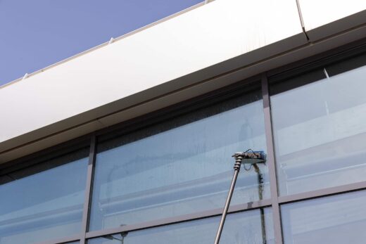 Nettoyage professionnel de vitres dans le Var : nettoyage 100 % écologique et garanti sans traces